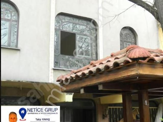 Şehir Merkezinde,reyhan Pazarının Bulunduğu Bölgede Komple Bina