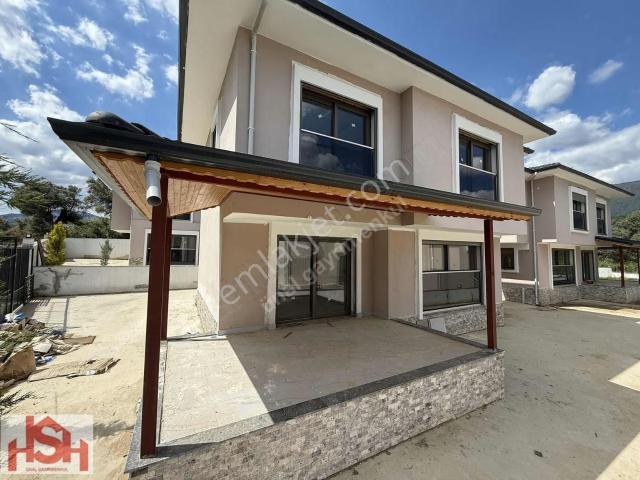 Şehir Merkezine 1.5 Km Yakınlıkta, Sıfır Lüks 3+1 Villa Kiralık