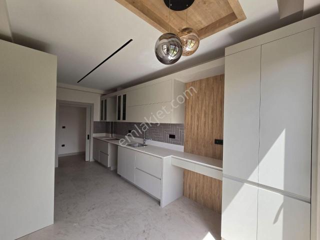Şehir Hastanesi Yakını, Ara Kat 100 M² 2+1 Lüks Daire