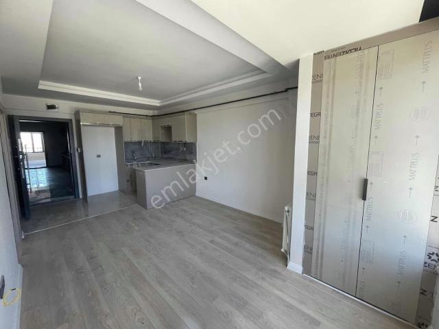 Şehir Hastanesi Arka Tarafı 1+1 Kiralık Daire