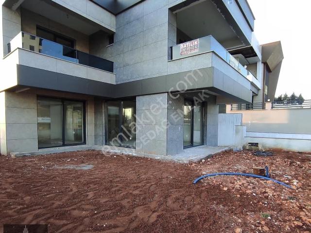 Şehirgösteren Ana Cadde Üzeri Asansörlü Lüks Satılık Villa.