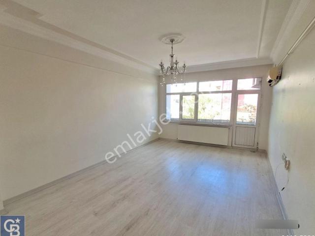 Şehremini Küçük Saray Meydanı’nda Satılık 1+1 Daire!
