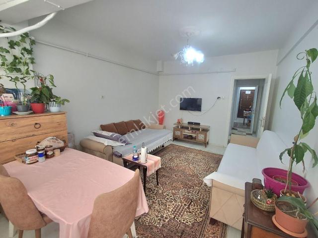 Şehremini Küçük Saray Meydanı’nda Satılık 1+1 Daire!