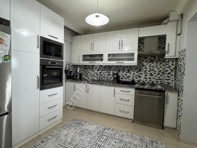 Şehrin Tam Merkezinde Belediye Karşısı Satılık 3+1 Arakat Daire