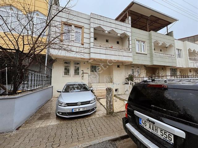 Şehrin En Prejtijli Konumunda Satılık Tripleks Villa