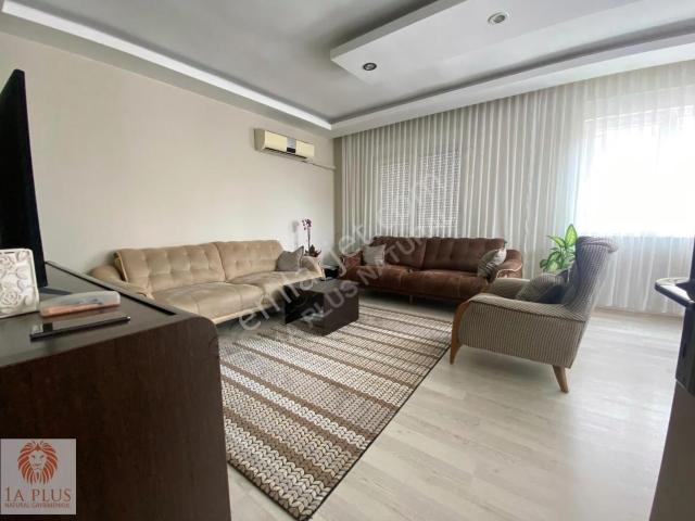 Şehrin Kalbinde D.gazlı 240m2 4+1 Asansörlü Satılık Daire