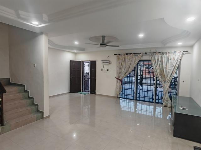EHSAN 4 Bed 3 Bath Johor Jaya Desa Cemerlang Ulu Tiram Landed terrace
