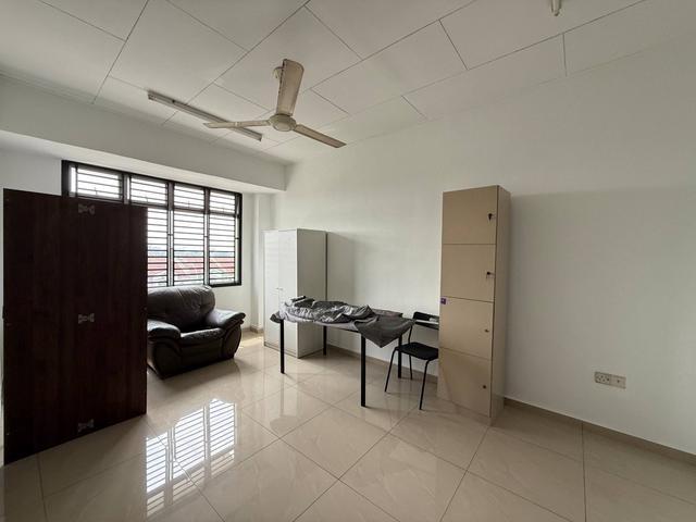 Ehsan Jaya 3 bedroom with aircon above Shop