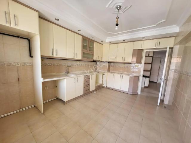 Şehzade'den 1200 Evler'de Kiralık 3+1, 175 M2 Geniş Daire