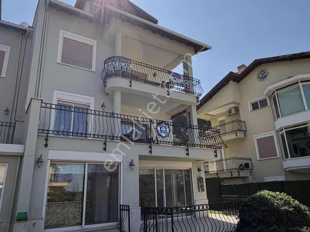 Şehzade'den Bağbaşı'nın Gözde Sitesinde Satılık Villa