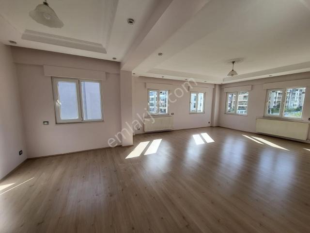 Şehzade'den Selçukbey Mah.geniş,ferah 4+1 Kiralık Daire