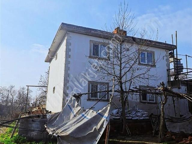 Şehzadeler Çam Köyde Doğa İle İç İçe Bahçeli Müstakil Ev