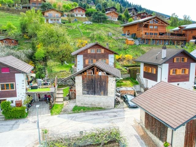 EINZELAGENT Großartiges 4 1/2 Zimmer großes Chalet mit Panoramablick in Erdesson