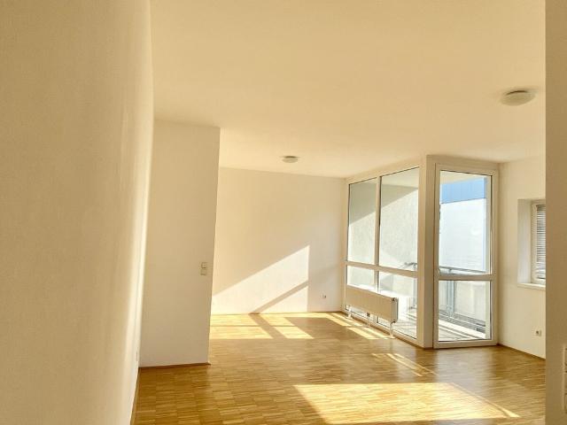 EINZIMMERWOHNUNG MIT LOGGIA UND TIEFGARAGENPLATZ in NEUZEUG!