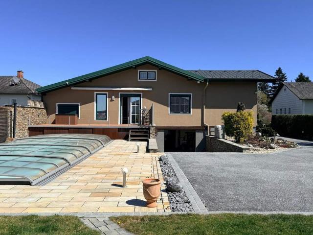 Einziehen & genießen – Bungalow mit Pool und großem Garten