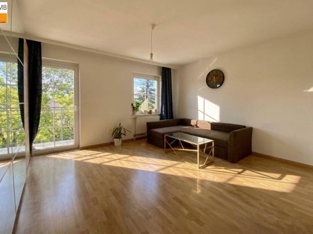> > Ruhelage, Stellplatz und Balkon mit Abendsonne I MB IMMOBILIEN