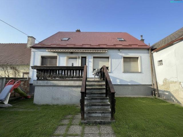 Einziehen & wohlfühlen: Großzügiges Familienhaus mit 6 Schlafzimmer & 2 Wohnküchen