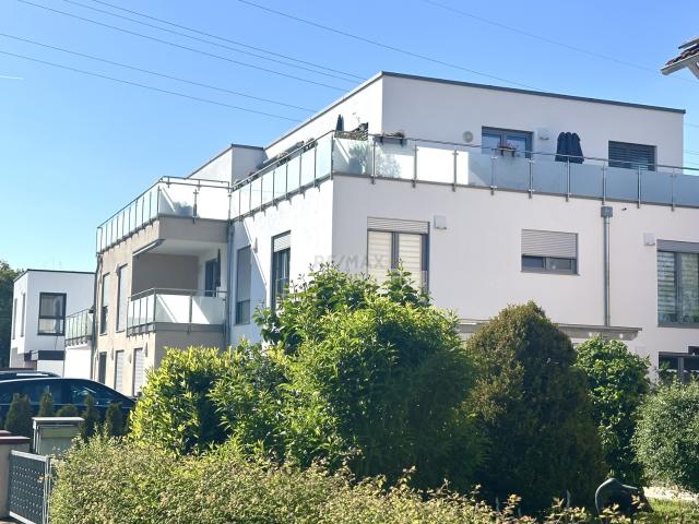 Neuwertige Wohnung mit Balkon im 1.OG mit Aufzug