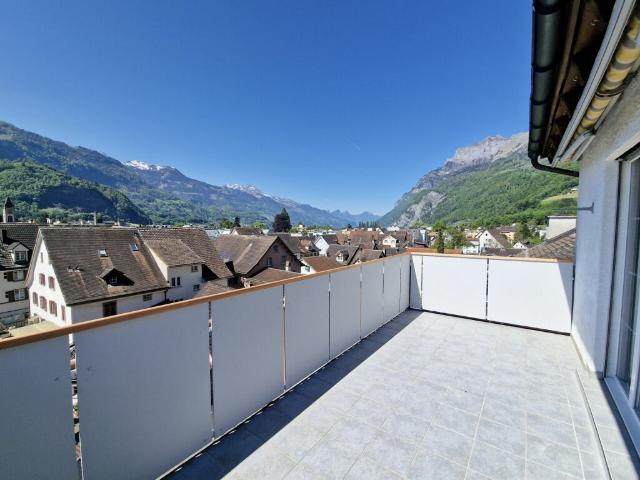 Einziehen und geniessen komplett renovierte 3 Zimmer Dachwohnung Maisonette