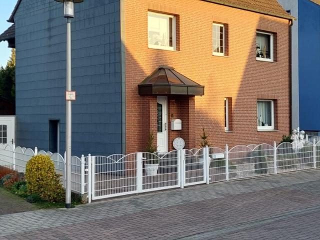 Einziehen und sich wohlfühlen  flexibel nutzbares Wohnhaus mit 2 WE, ideal als Mehrgenerationenhaus !