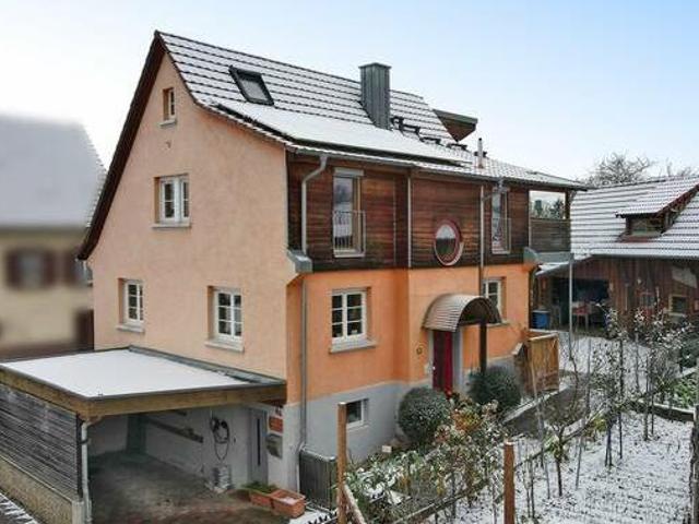 Einziehen und Wohlfühlen Charmantes Einfamilienhaus mit Nebengebäude und Carport