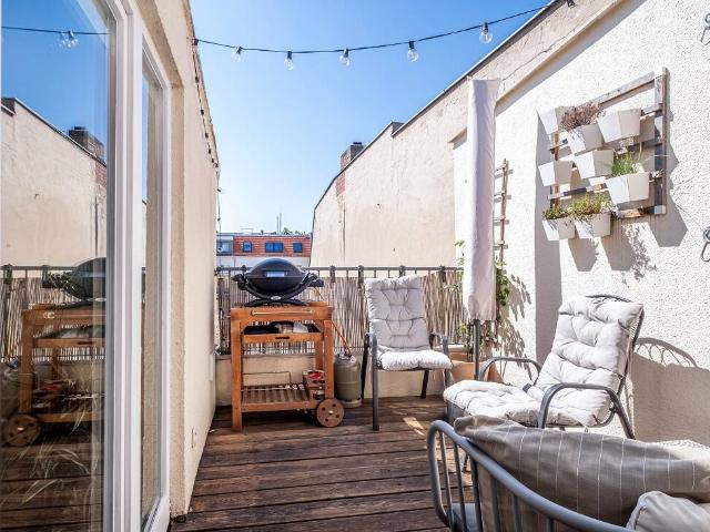 Einziehen und wohlfühlen: Dachgeschosswohnung mit geschützter Südwest Terrasse