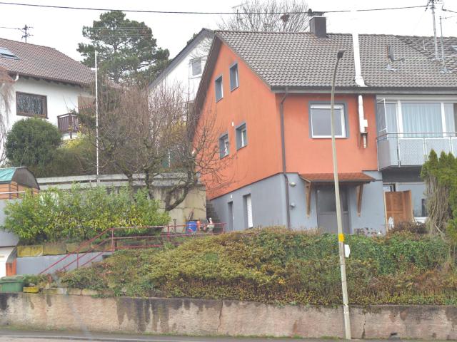Einziehen und Wohlfühlen! Einfamilienhaus DHH mit Garage