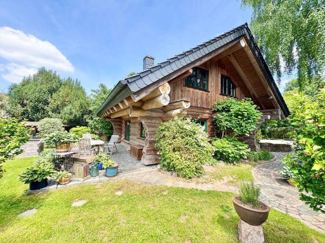 Einzigartig! Naturstammhaus mit eigenem Gartenparadies! Grüner Luxus!