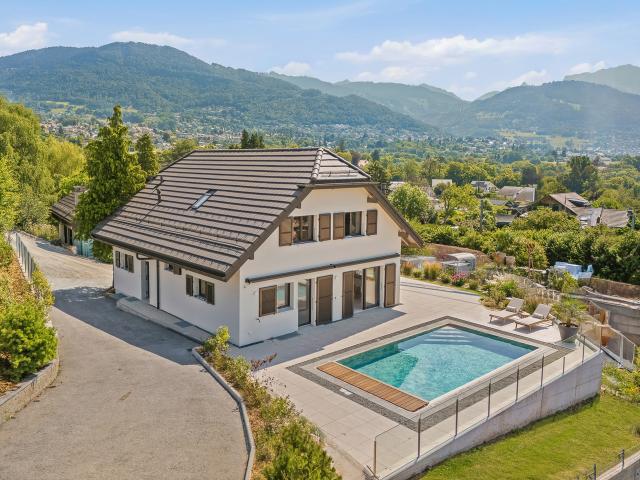 Einzigartig! Neue freistehende Villa in begehrtem Wohngebiet