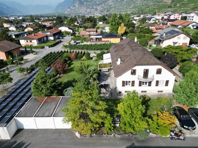 Einzigartig renovierte 7,5 Zimmer Twin Villa von 375m2 in Conthey