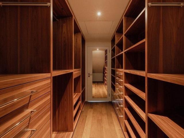 Einzigartige 2.5 Zimmer Wohnung mit Panoramablick über Zürcher Skyline
