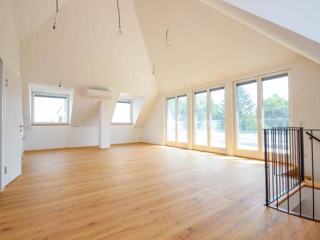 Einzigartige 6 Zimmer Dachgeschosswohnung mit Terrasse ins Grüne nahe Technischem Museum