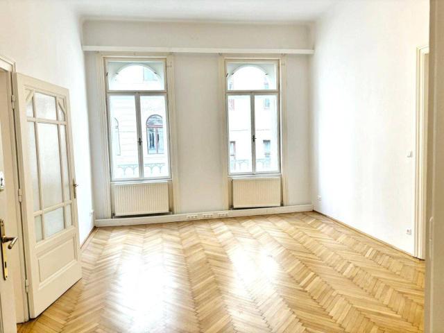 UNBEFRISTETE RARITÄT: Neu sanierte herrschaftliche Wohnung in der Piaristengasse