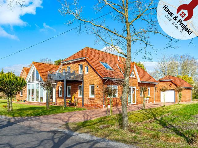Zweifamilienhaus in Alleinlage mit wunderschönem Garten