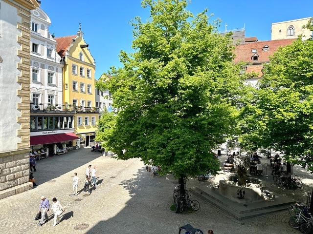 Reserviert Einzigartige Immobilienrarität: Historisches Stadthaus in Ecklage am Kohlenmarkt !