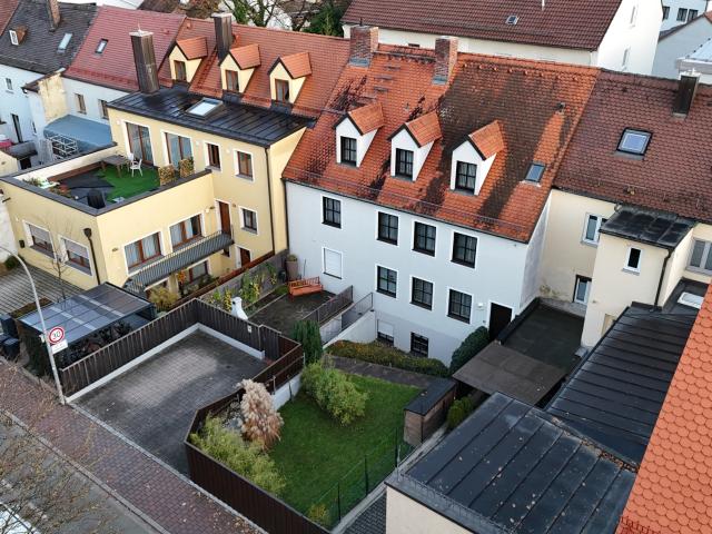 Einzigartige Lage in der Freisinger Altstadt – Aufgeteiltes Architektenhaus 3 Einheiten und Garten!