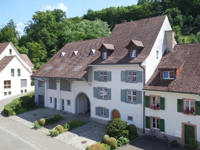 Einzigartige, sehr gepflegte 3.5 Zimmer Wohnung mit sonnigem Balkon