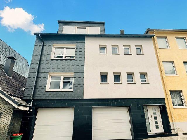 Einzigartiges Mehrfamilienhaus mit einem großzügigem Loft und Garagen mitten im Stadtzentrum