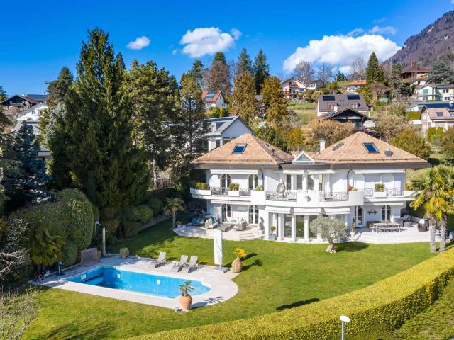 Einzigartiges Anwesen mit 8,5 Zimmern und Panoramablick und Swimmingpool