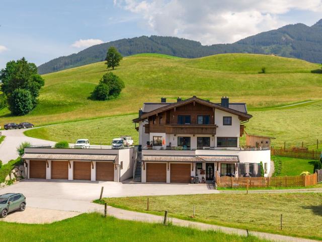 Einzigartiges Bauernhaus Über dem Ritzensee Pferdehaltung, Verpachtete Gastronomie & Apartmentvermietung in Bester Aussichtslage