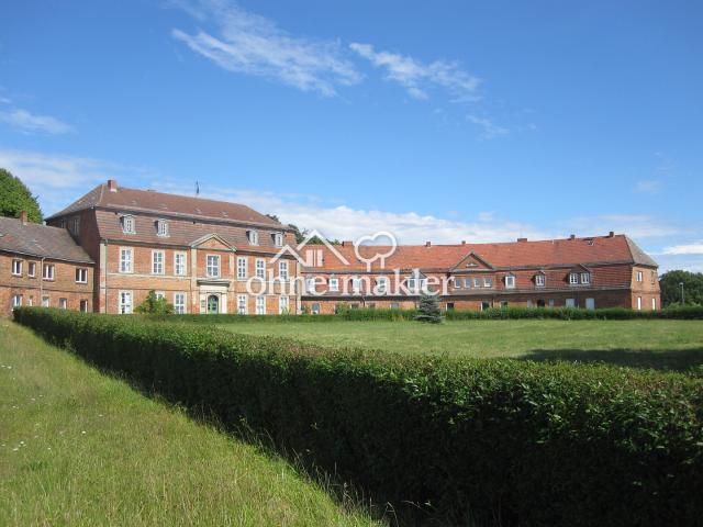 einzigartiges GUTSHAUS in halbrunder Bauweise Nähe Müritz