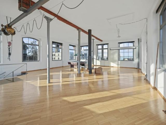 Einzigartiges, historisches Loft Haus mit Seesicht und viel Raum zum Wohnen und Arbeiten
