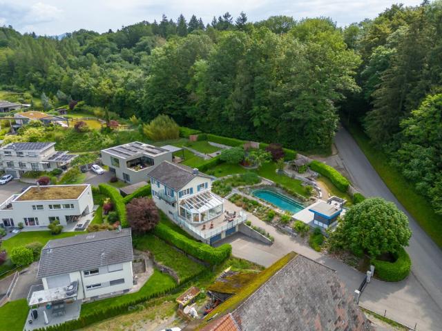 Einzigartiges Liebhaberobjekt: Familienidyll mit Naturpool, zauberhafter Gartenlandschaft und Weitsicht
