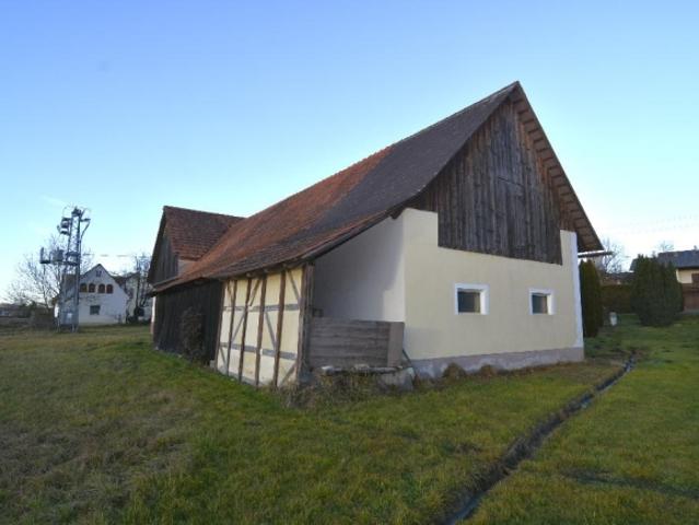 Einzigartiges Schnäppchen: Bauernhaus mit viel Land bei Straden