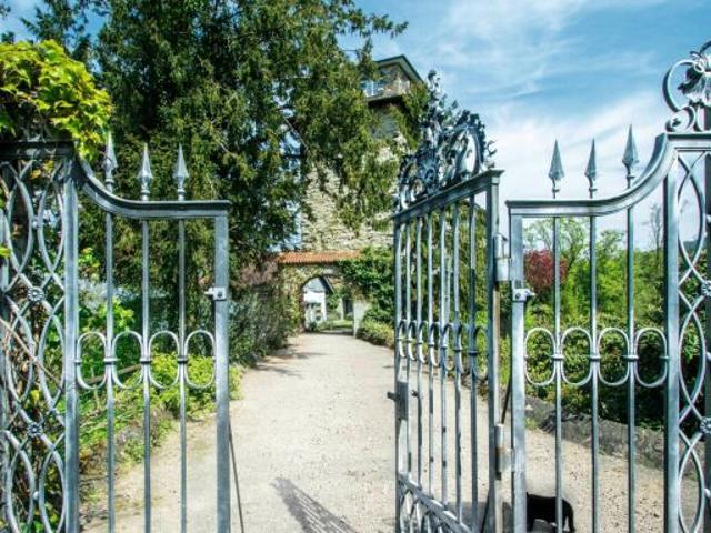 Einzigartiges Wohnen in historischem Gebäude Schloss Sulzberg an idyllischer Lage