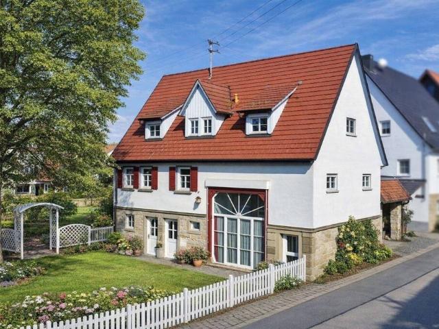 Einzigartiges Zweifamilienhaus mit ELW