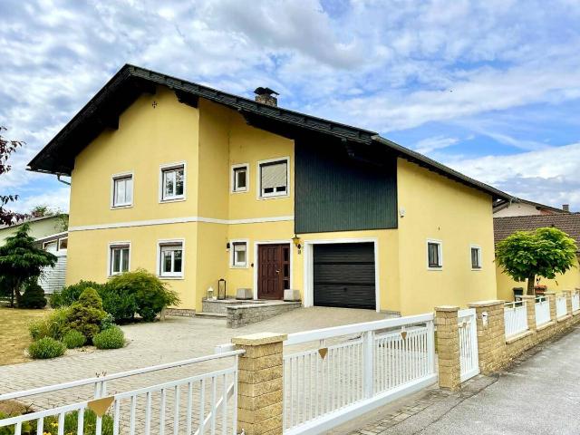 Sehr gepflegtes Ein bis Zweifamilienhaus mit großem Garten und Doppelgarage!