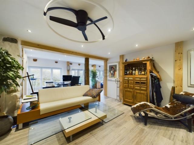 Einzigartiges 5.5 Zimmer Einfamilienhaus mit separater Dachwohnung in IntragnaUnica casa indipendente di 5,5 locali con attico separato a Intragna
