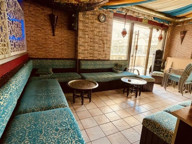 Einziges Café Restaurant der Stadt mit einem konformen Raucherbereich!