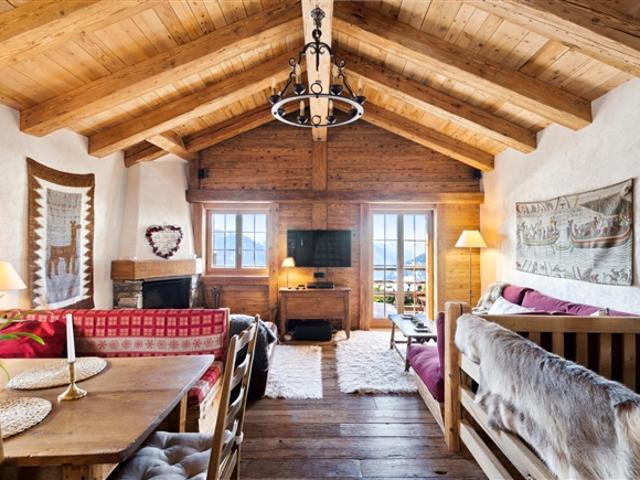 Ein charmantes Dreizimmer Ski Chalet im alpinen Stil, das in den Höhen von Verbier, nahe Carrefour, eingebettet in den Höhen von Verbier, nahe Carrefour liegt